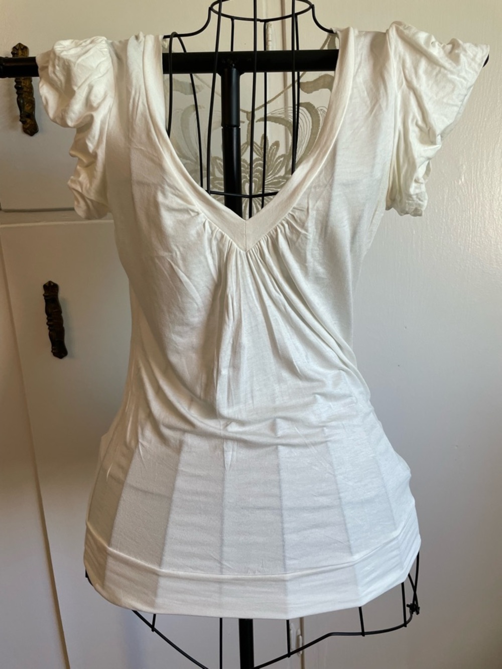 Women’s White V-Neck Short Sleeve Top